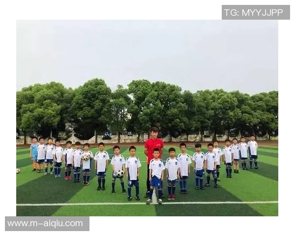 中国足球星崛起之路：从青训到职业联赛的奋斗与梦想