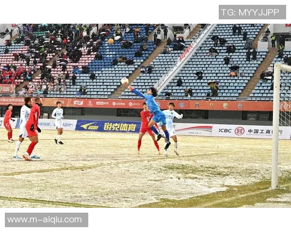 苏州足球队奋勇拼搏迎接新赛季球迷热情高涨期待精彩表现